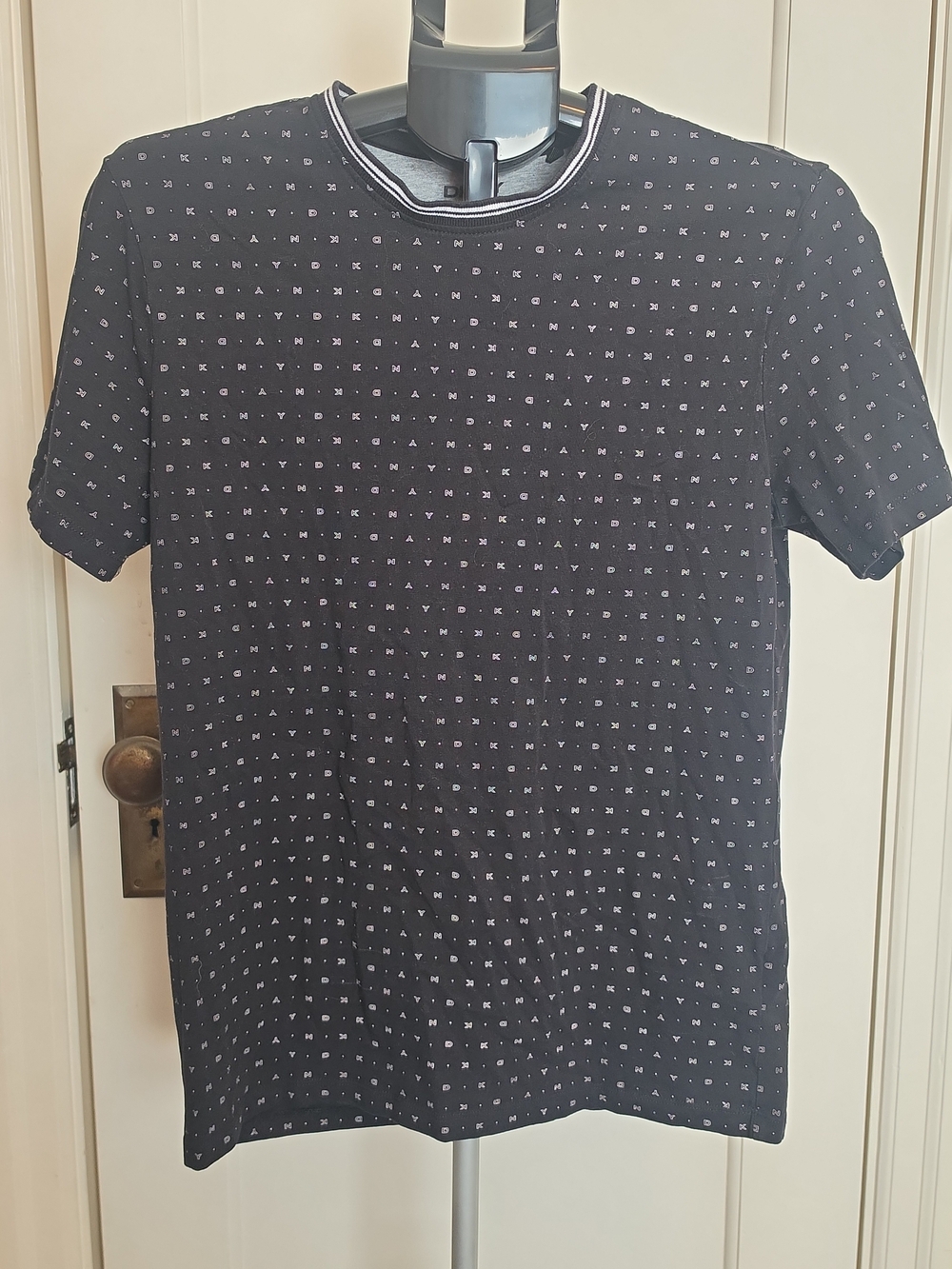 Dkny Black Short-Sleeve Crewneck Shirt with Micro Dot Pattern